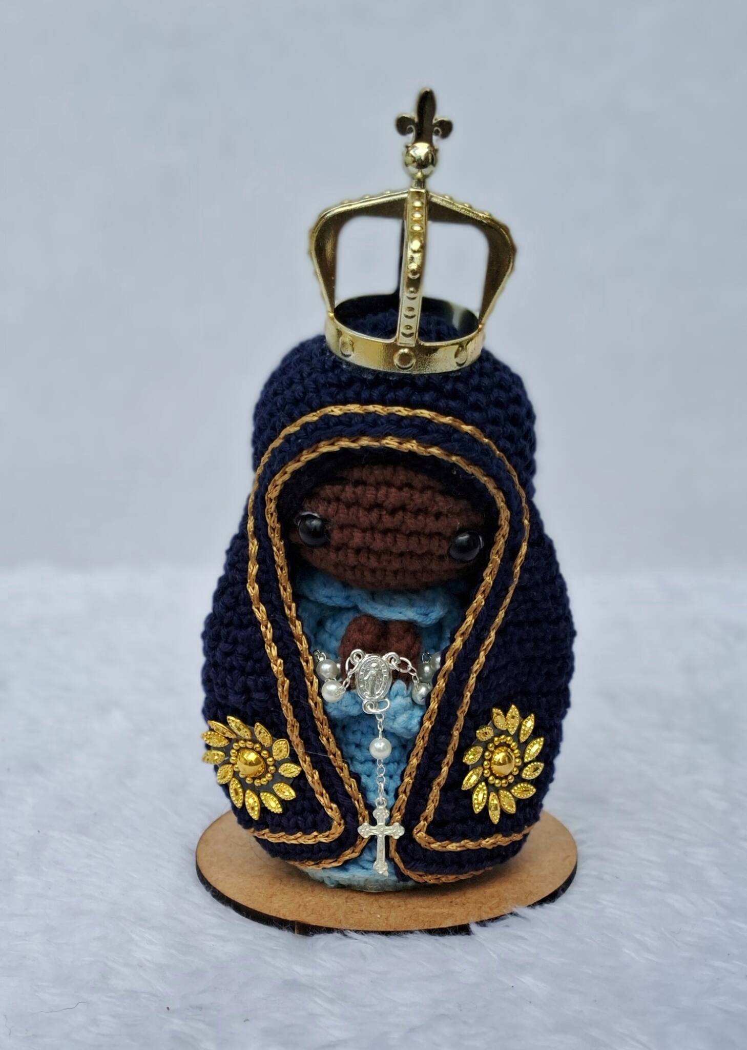 Nossa Senhora Aparecida (vestes azul claro)